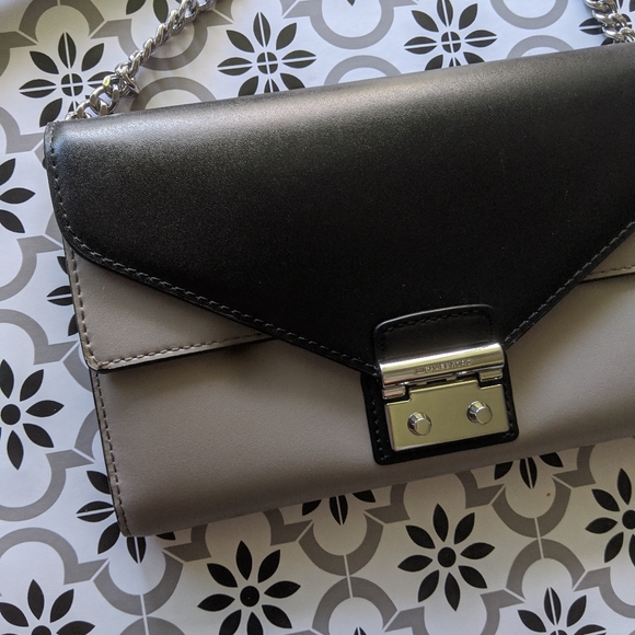 Michael Kors color block chain wallet crossbody - Picture 7 of 8